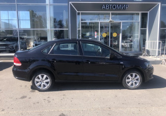 Подержанный автомобиль Volkswagen Polo Sedan 2012 года (8 фото)