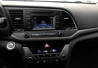 Подержанный автомобиль Hyundai Elantra Sedan 2017 года (13 фото)