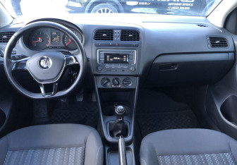 Подержанный автомобиль Volkswagen Polo Sedan 2015 года (10 фото)