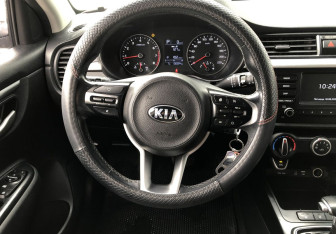 Подержанный автомобиль Kia Rio Hatchback 2018 года (12 фото)