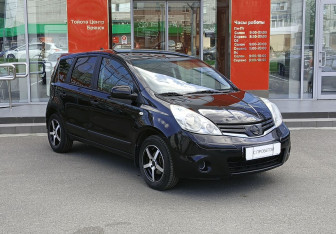Подержанный автомобиль Nissan Note 2013 года (3 фото)