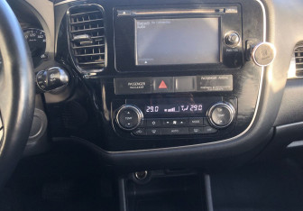 Подержанный автомобиль Mitsubishi Outlander 2015 года (14 фото)