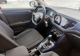 Подержанный автомобиль Volkswagen T-Roc 2020 года (14 фото)