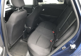 Подержанный автомобиль Kia Rio Sedan 2015 года (11 фото)