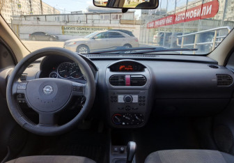 Подержанный автомобиль Opel Corsa 2005 года (13 фото)