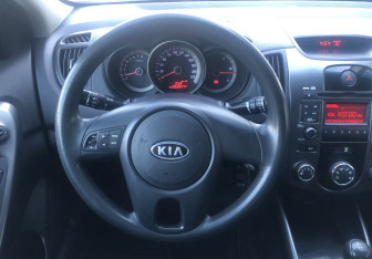 Подержанный автомобиль Kia Cerato Sedan 2011 года (12 фото)