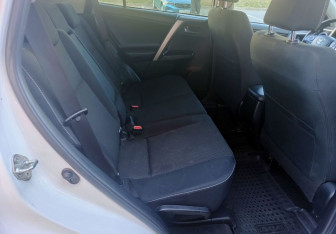 Подержанный автомобиль Toyota RAV4 2018 года (15 фото)