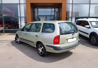 Подержанный автомобиль Renault Megane Wagon 2003 года (7 фото)