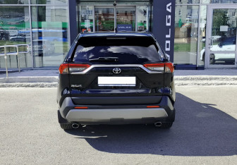 Подержанный автомобиль Toyota RAV4 2020 года (6 фото)