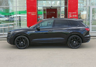Подержанный автомобиль Volkswagen Touareg 2020 года (8 фото)
