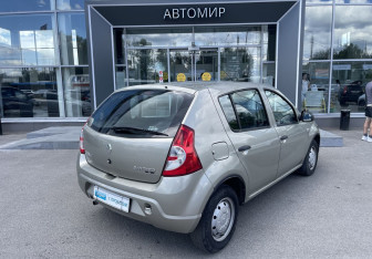 Подержанный автомобиль Renault Sandero 2013 года (5 фото)