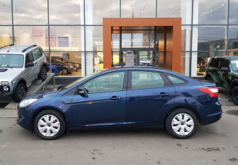 Подержанный автомобиль Ford Focus Sedan 2011 года (8 фото)