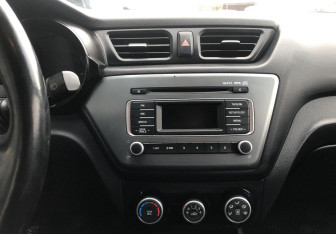 Подержанный автомобиль Kia Rio Hatchback 2016 года (14 фото)