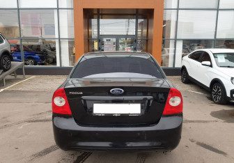 Подержанный автомобиль Ford Focus Sedan 2011 года (6 фото)