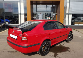 Подержанный автомобиль Skoda Octavia Liftback 2006 года (5 фото)