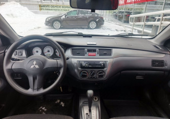 Подержанный автомобиль Mitsubishi Lancer Sedan 2007 года (14 фото)