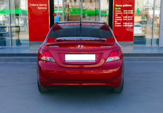 Подержанный автомобиль Hyundai Solaris Sedan 2012 года (6 фото)