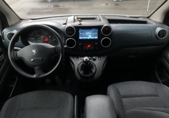 Подержанный автомобиль Peugeot Partner 2009 года (10 фото)