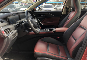 Подержанный автомобиль FAW Bestune T77 2022 года (9 фото)