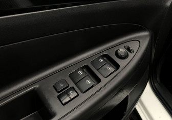 Подержанный автомобиль DongFeng H30 Cross 2015 года (12 фото)