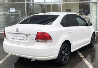 Подержанный автомобиль Volkswagen Polo Sedan 2012 года (5 фото)