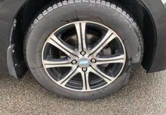 Подержанный автомобиль Hyundai Solaris Hatchback 2015 года (15 фото)